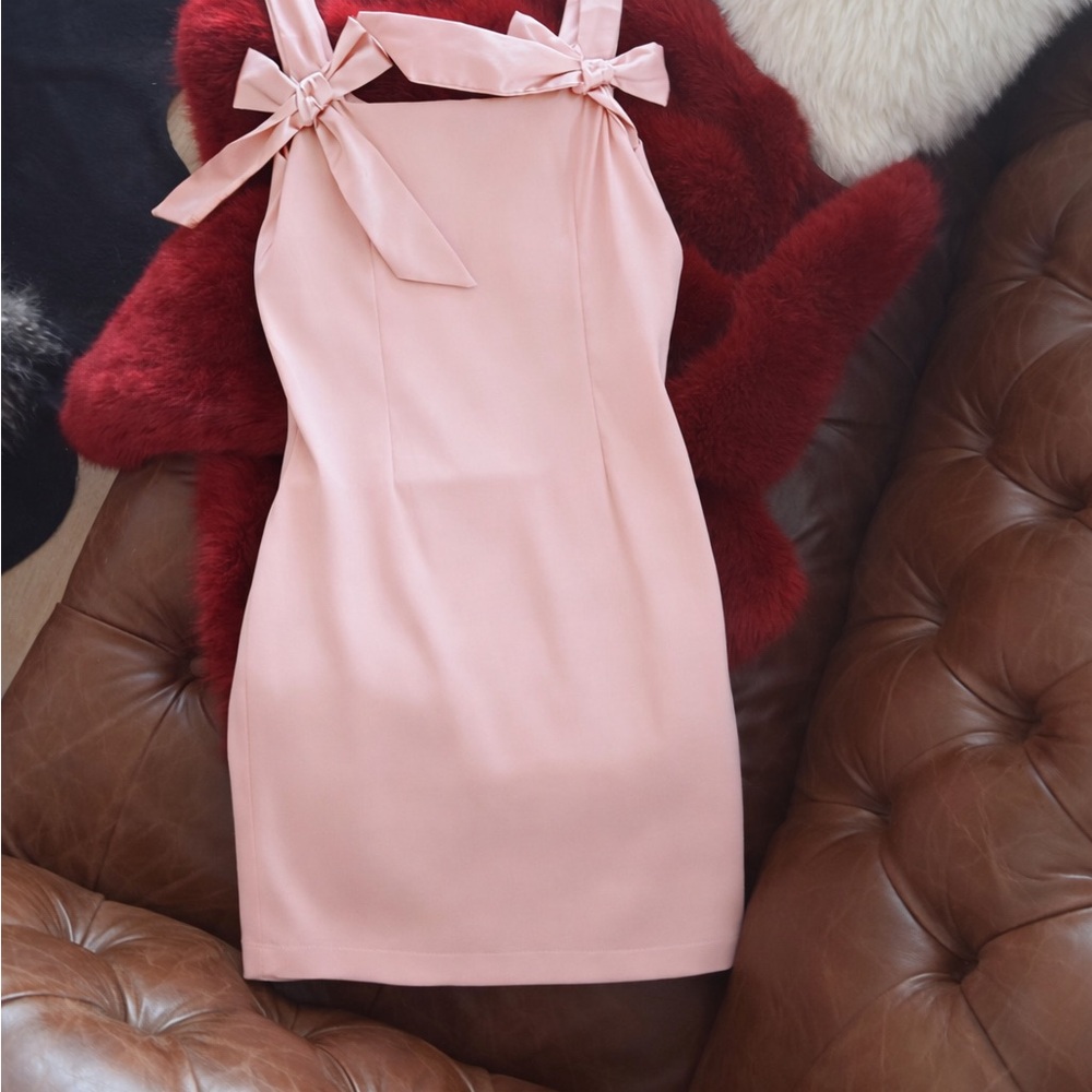 Elegant Pink Sleeveless Dress